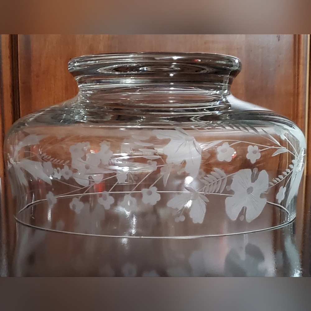 🇷🇴 8 1/2" Etched Floral Bowl with Thick Pedestal Base - Picture 8 of 16